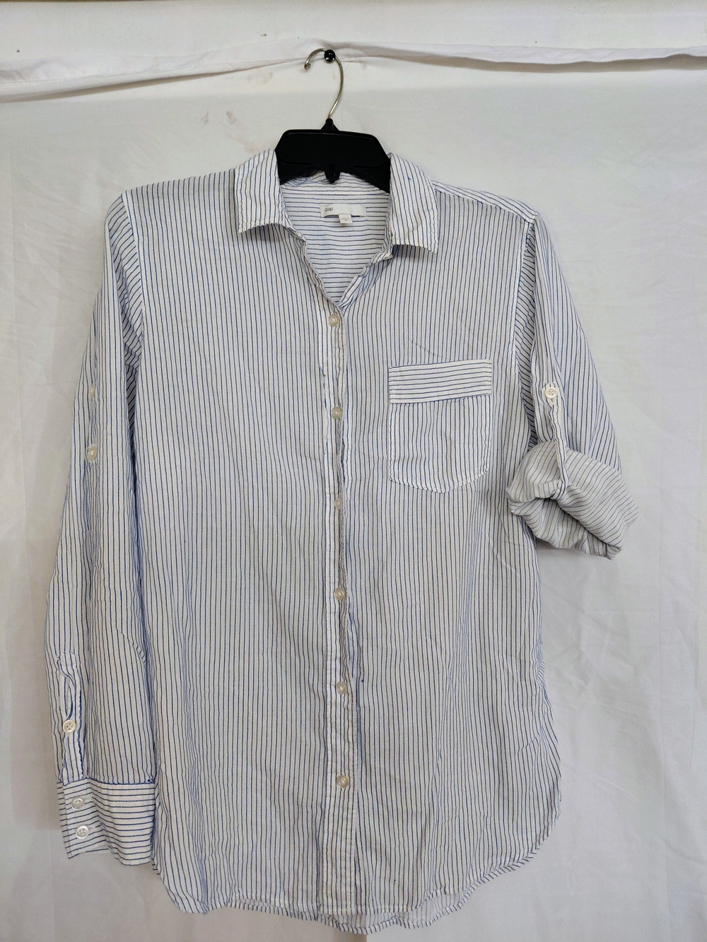 Gap Striped Long-Sleeve Button-Up Shirt in White & Blue